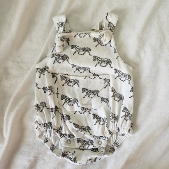 kate quinn Other - Kate Quinn 0-3 month organic cotton zebra overall bubble romper